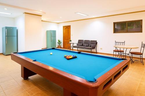 Bali inspired Villa in Tagaytay with Pool and Billiards up to 12pax