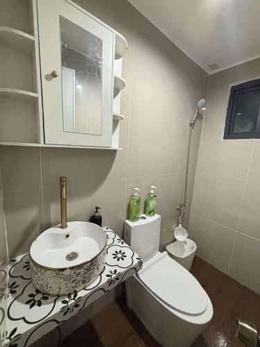 2 bedroom cute log house in Bacolod- near NGC