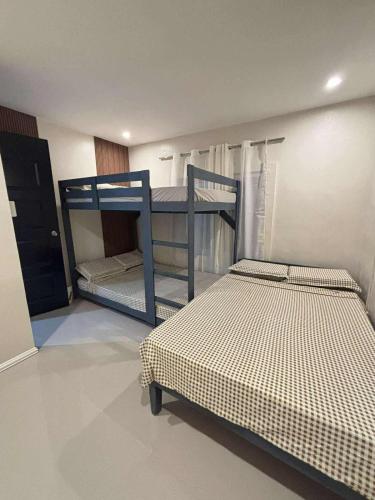 2 bedroom cute log house in Bacolod- near NGC