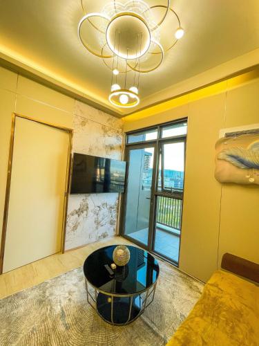Modern 1BR Stay near Solaire, Okada, near Airport