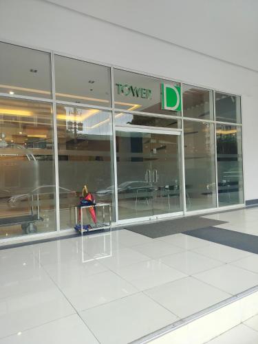 27th Floor Cozy Studio Unit with City View in Mplace