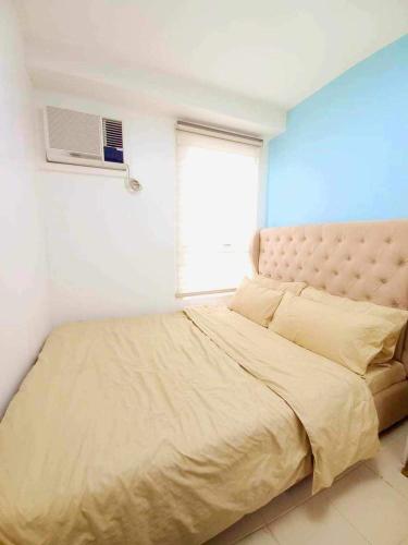 AURUM HOLISTAY DECA HOMES 2BR UNIT with FREE CAR PARK