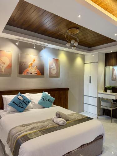 DJS Home Studio Gensan Netflix,free wifi,hot&cold shower,near Airport