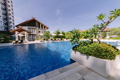 Royal Oceancrest Eleanor suites