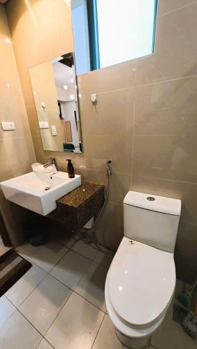 Restful Layover Condo Across NAIA3