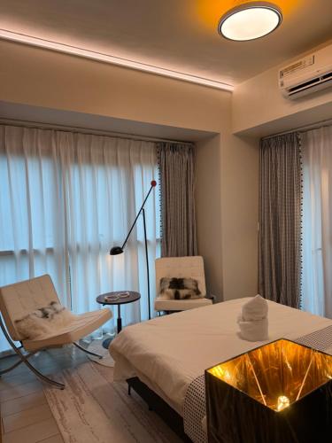 Luxury 2BR Condo Retreat Near Airports MOA Okada