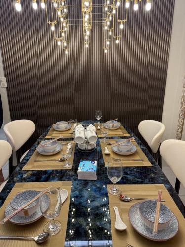 Luxury 2BR Condo Retreat Near Airports MOA Okada