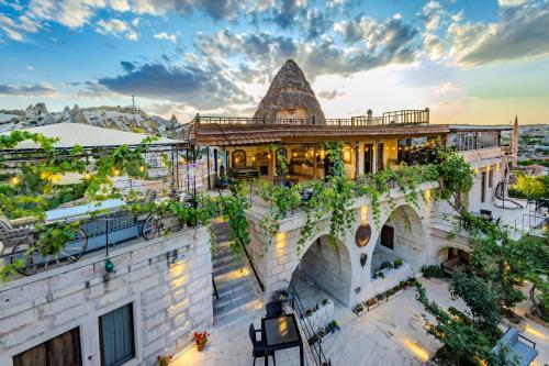 Kayatas Cave Suites Hotel