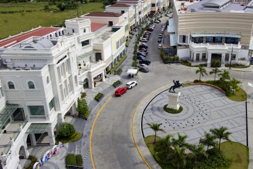 Convenient City Stay in Iloilo Business Park