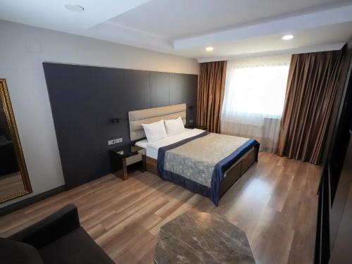 A Palace Hotel & Suites