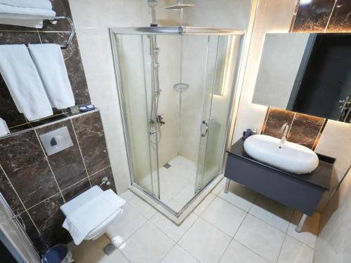 A Palace Hotel & Suites