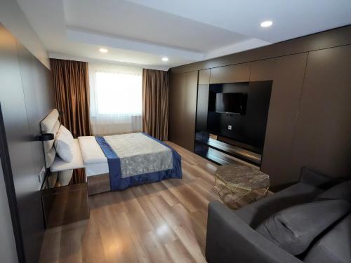 A Palace Hotel & Suites