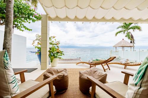 Kala Zoe Beachfront living