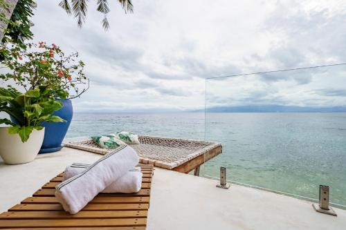 Kala Zoe Beachfront living