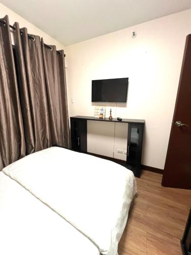 Arista Place 2 bedroom Condo near airport