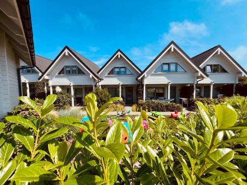 Biale Domki Paula Rewal - Domki z klimatyzacja, w obiekcie Jacuzzi i darmowe Wifi!