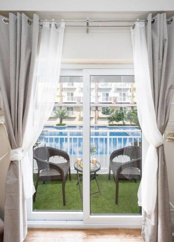 AMANI 132B with Pool View, Near Airport, Mall, Free Pool, Gym, Netflix, 200 Mbps Wi-fi