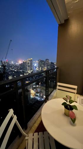 Charming Gramercy Studio w Rockwell Lights Viewing - Pet friendly! Gym & Pool Access