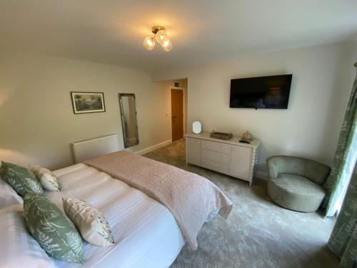 The Lake Country House