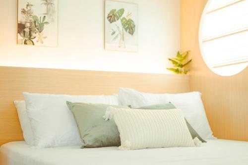 Casa Solaeice Fully Furnished 1BR with Balcony - Sleeps 4 in Casa Mira Mandaue