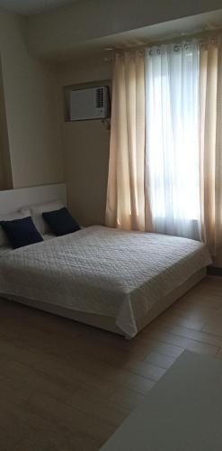 The Verdin Brand-New Unit with Pool, Gym, & High-Speed Wi-fi