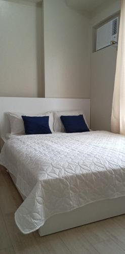 The Verdin Brand-New Unit with Pool, Gym, & High-Speed Wi-fi