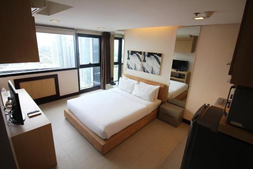 BSA Twin Towers Condotel