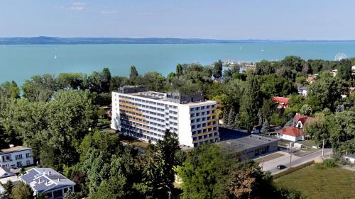 Lelle Hotel