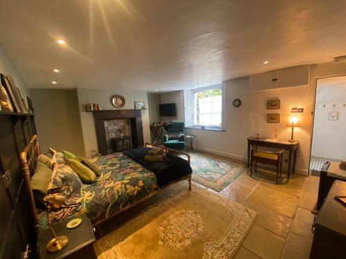 Clifton Georgian Townhouse, Downstairs Ensuite Room & Light Plant Based Breakfast