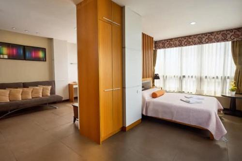 OYO 719 Fuente Oro Business Suites