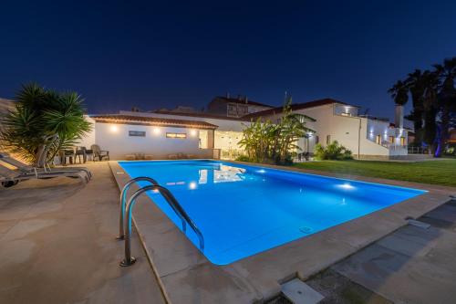 Silver Seahorse Garden Retreat
