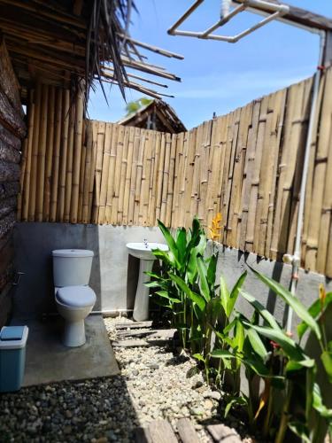 Tribu Kihud "Experience Simple Living