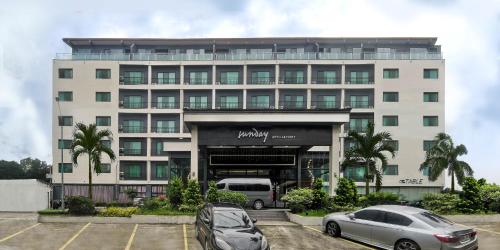 Hevea Hotel & Resort