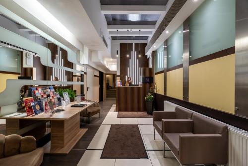 Promenade City Hotel