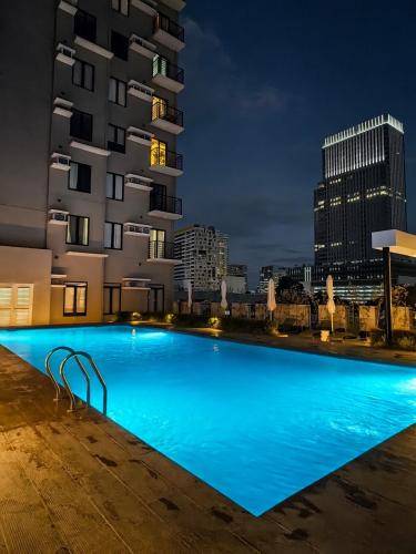 Studio Unit with Balcony at the Median