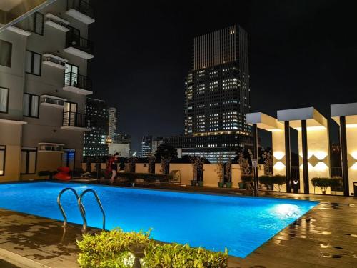 Studio Unit with Balcony at the Median