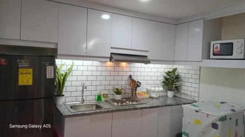 Pine Suites Tagaytay Luxury Spacious 2 Bedroom Condo With Balcony Amenities View