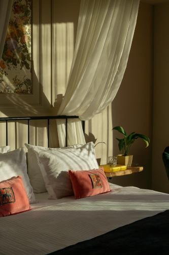 Twentyone By Vintage Hotel Collections