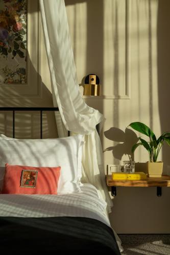 Twentyone By Vintage Hotel Collections