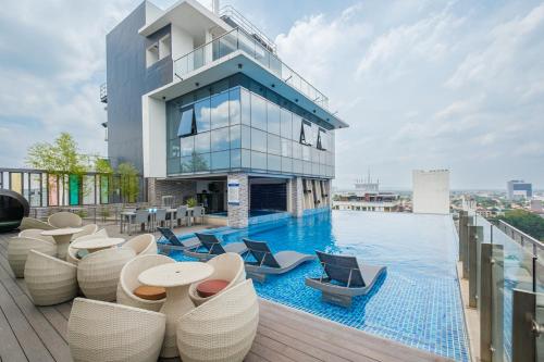 One Euphoria Luxe Hotel