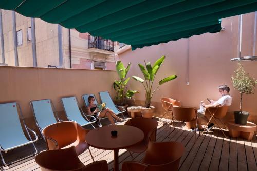 Latroupe Poblenou Beach