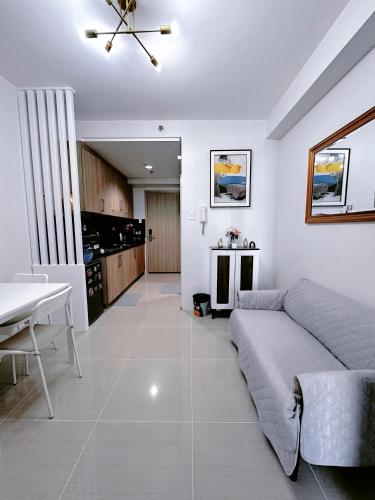 MOA Staycation Cozy Condo at Shore 1 Residence