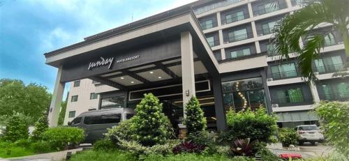 Hevea Hotel & Resort