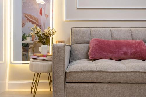 LotusPod 1BR Penthouse at Cebu Park Residences - FREE Parking, Near Ayala, IT Park, IEC Convention