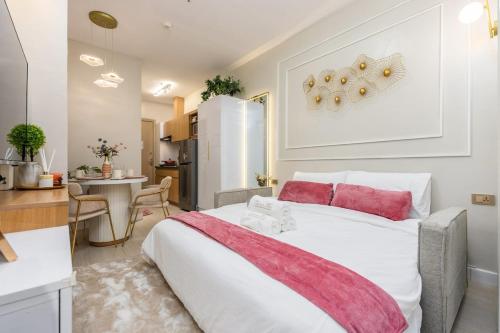 LotusPod 1BR Penthouse at Cebu Park Residences - FREE Parking, Near Ayala, IT Park, IEC Convention