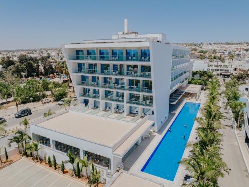 Tasia Maris Seasons Hotel