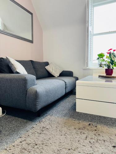 Penthouse Suite, Sea View, Close to Shops, Beach and Train