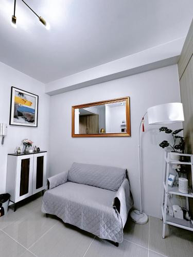 MOA Staycation Cozy Condo at Shore 1 Residence