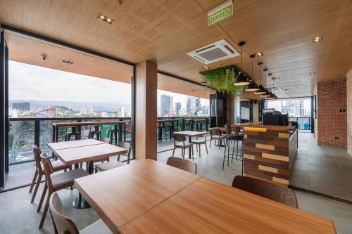 Kokotel Cebu Adira