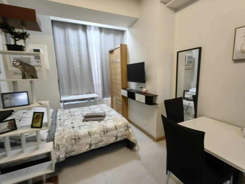 Brand New!! City lights Studio at Congressional Towne Center Tower 2!